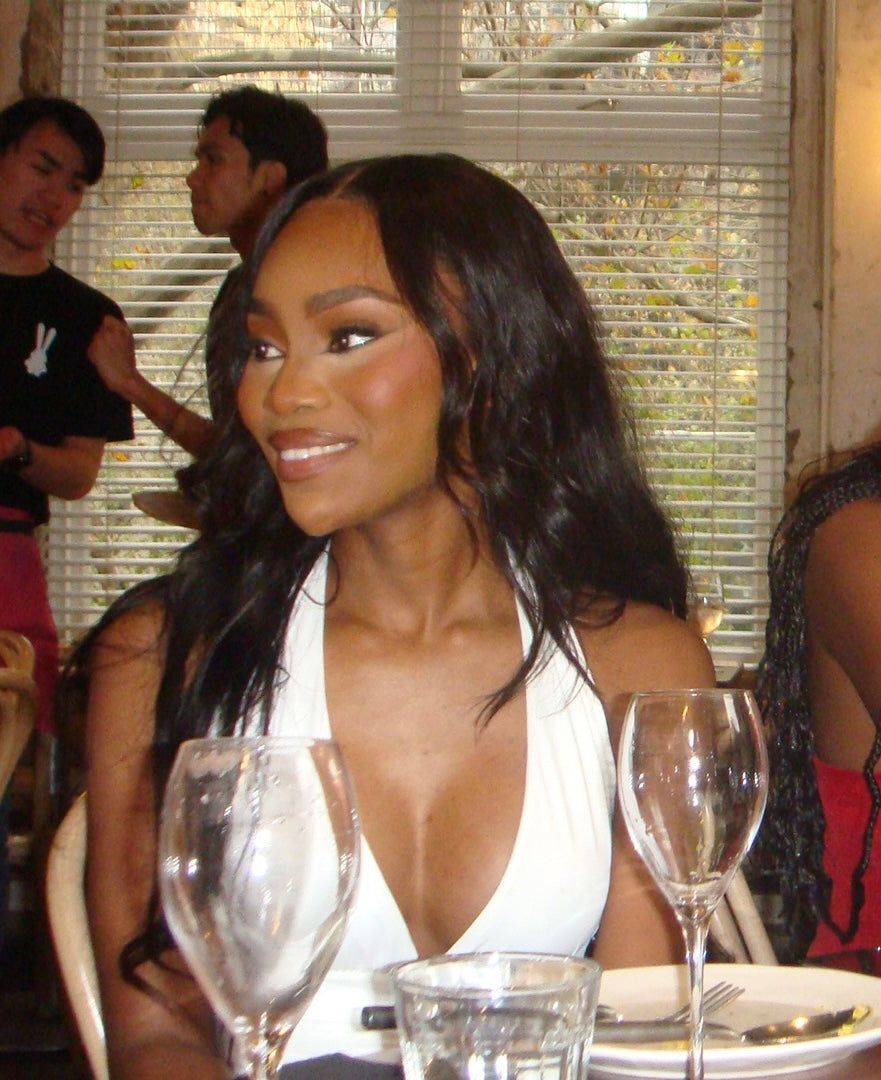Venus β Straight 13Γ6 HD Lace Frontal Wig | Glueless, Pre-Plucked, Pre-Bleached Knots, Virgin Human Hair